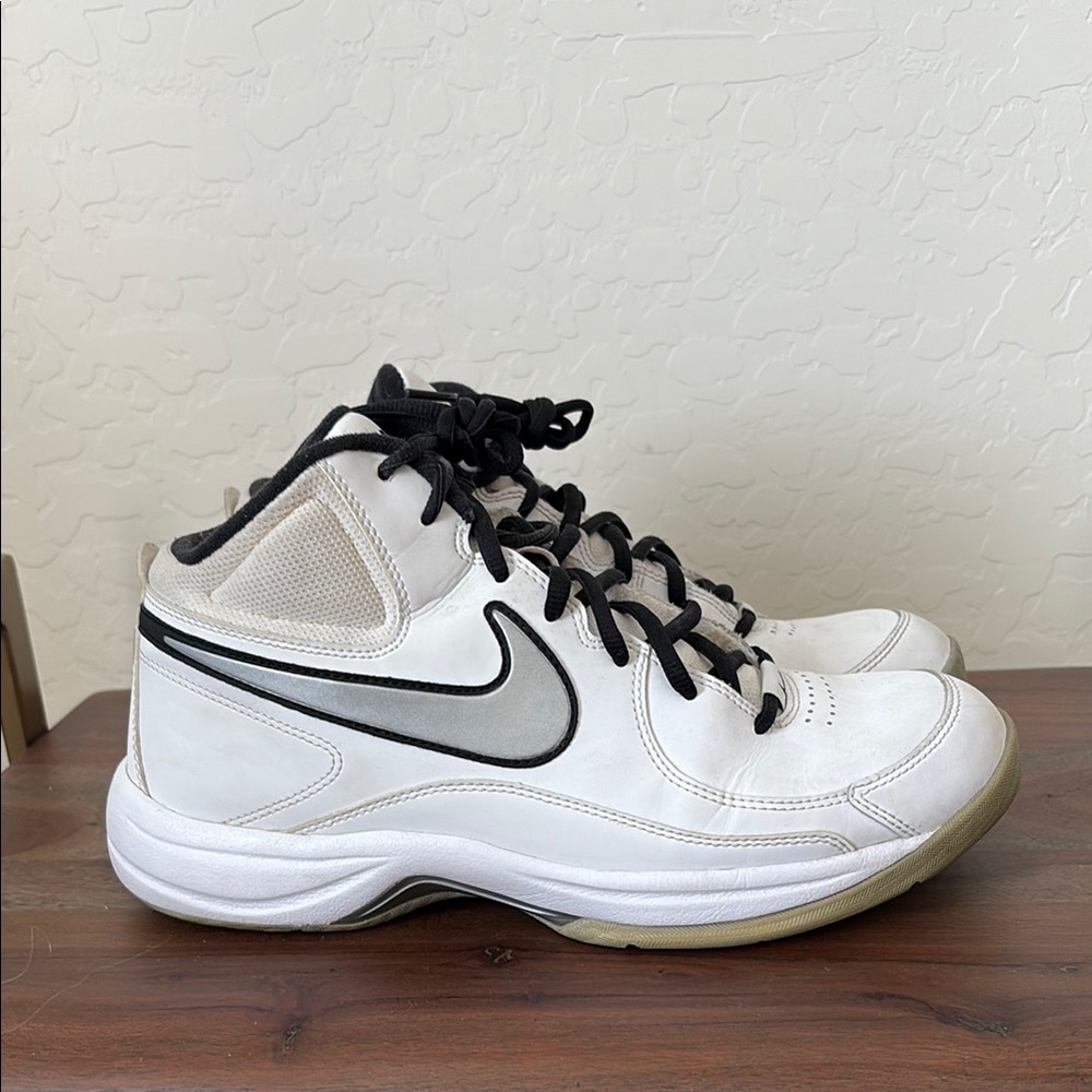 Womens Nike Overplay VII 599426 100 White Silver 2013 Deadstock Sneakers. 10